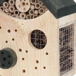 Insektenhotel, Kieferholz, Natur, 18 X 15 X 27/29 Cm -Gartenbedarf Geschäft 0910160183 Insektenhotel Kiefer natur gruenes Dach zoom 117861