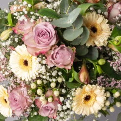 Blumenstrauß 'Stockholm' Inkl. Gratis Grußkarte -Gartenbedarf Geschäft 1110600097 strauss stockholm setting 1 121239